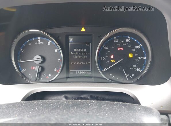 JTMDFREVXJD230406 2018 TOYOTA RAV4 White Widok tylnych siedzeń