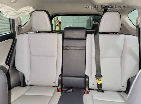 JTMDJREV4JD184960 2018 TOYOTA RAV4 Silver Հետևի նստատեղերի տեսք
