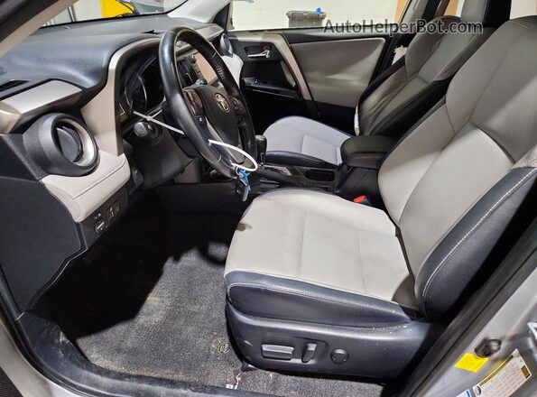 JTMDJREV4JD184960 2018 TOYOTA RAV4 Silver Սալոնի դիմացի տեսք
