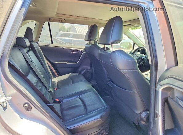 JTMDWRFVXLD536118 2020 TOYOTA RAV4 Silver Widok wnętrza z tyłu