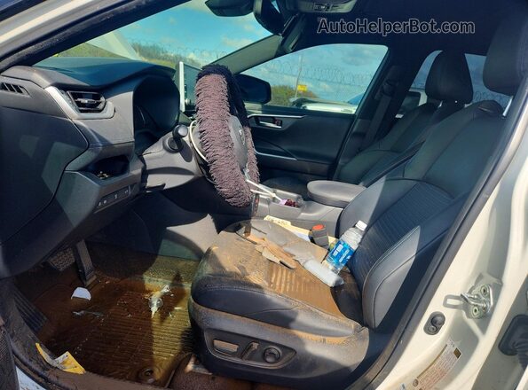 JTME6RFV7NJ023062 2022 TOYOTA RAV4 White Front interior view