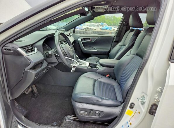 JTMEWRFV0LJ049256 2020 TOYOTA RAV4 Белый Вид салона спереди