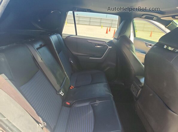 JTMEWRFV8KJ005794 2019 TOYOTA RAV4 Silver Widok tylnych siedzeń