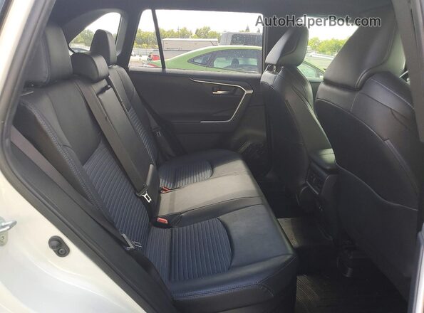 JTMEWRFV9KJ023477 2019 TOYOTA RAV4 White Widok wnętrza z tyłu