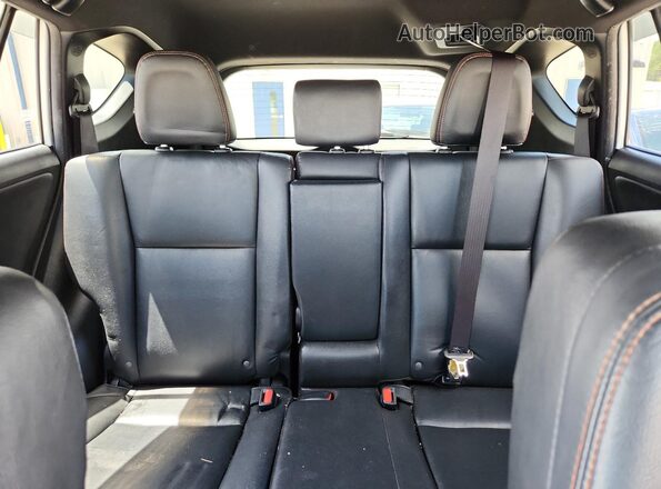 JTMJFREV1GJ093255 2016 TOYOTA RAV4 White Vista de los asientos traseros