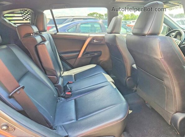 JTMJFREV1HD213040 2017 TOYOTA RAV4 Gray Вид задньої частини салону