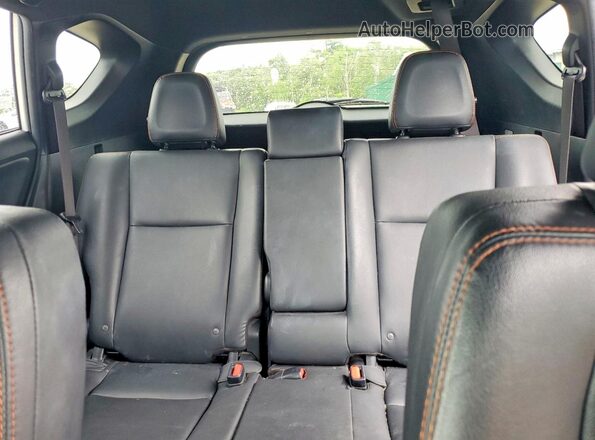 JTMJFREV2HJ174525 2017 TOYOTA RAV4 White Vista de los asientos traseros