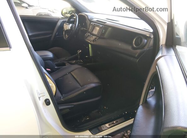 JTMJFREV4HJ700220 2017 TOYOTA RAV4 White Widok wnętrza z przodu