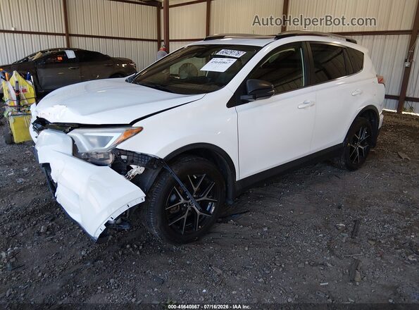 JTMJFREV4HJ700220 2017 TOYOTA RAV4 White Przód lewy