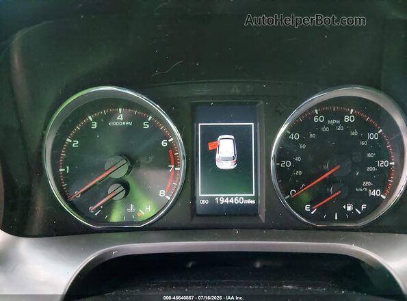 JTMJFREV4HJ700220 2017 TOYOTA RAV4 White Widok tylnych siedzeń