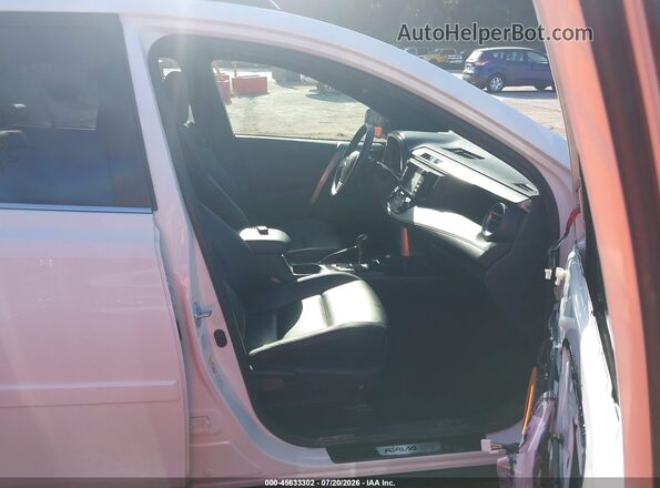 JTMJFREV6HD204950 2017 TOYOTA RAV4 White Widok wnętrza z przodu