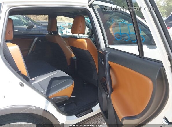 JTMJFREV6JJ187719 2018 TOYOTA RAV4 White Vista de la etiqueta del VIN