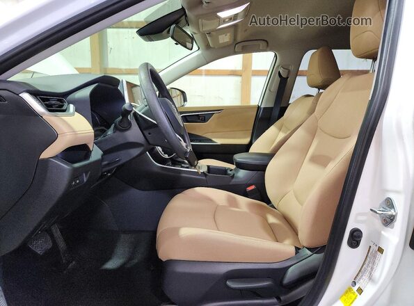 JTMMWRFV9PD205469 2023 TOYOTA RAV4 Белый Вид салона спереди