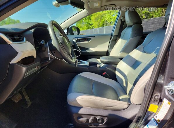 JTMN1RFV3KD507223 2019 TOYOTA RAV4 Gray Widok wnętrza z przodu