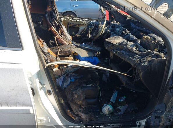JTMNFREV8JJ186900 2018 TOYOTA RAV4 White Սալոնի դիմացի տեսք