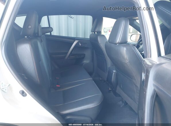 JTMNFREV8JJ741263 2018 TOYOTA RAV4 White VIN კოდის სტიკერის ხედი