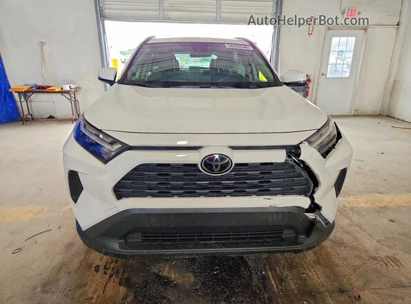 JTMP1RFVXPD095740 2023 TOYOTA RAV4 White Widok z przodu