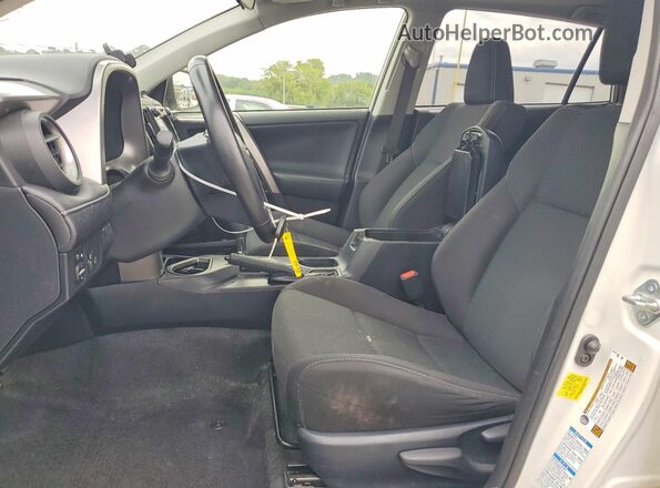 JTMRFREV0HJ708804 2017 TOYOTA RAV4 Белый Вид салона спереди