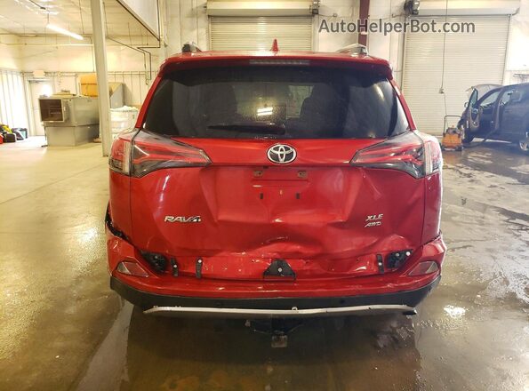 JTMRFREV1HJ171280 2017 TOYOTA RAV4 Red Widok z tyłu