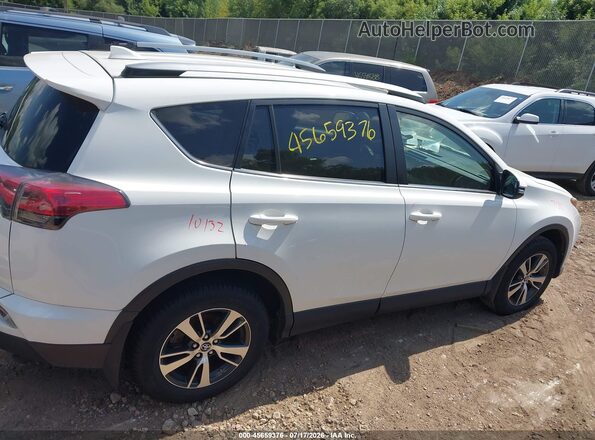 JTMRFREV2HJ709842 2017 TOYOTA RAV4 Белый Вид задней части салона