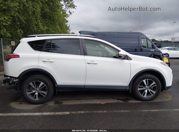 JTMRFREV2JD234133 2018 TOYOTA RAV4 Белый Вид задней части салона
