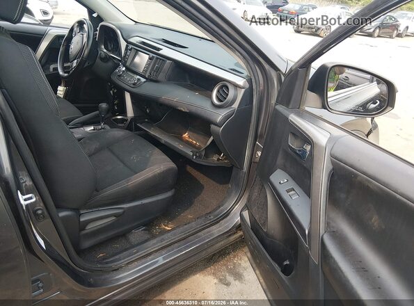 JTMRFREV5HJ700939 2017 TOYOTA RAV4 Серый Вид салона спереди