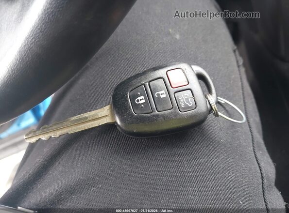 JTMRFREV7GJ103242 2016 TOYOTA RAV4 Синий Вид панели приборов