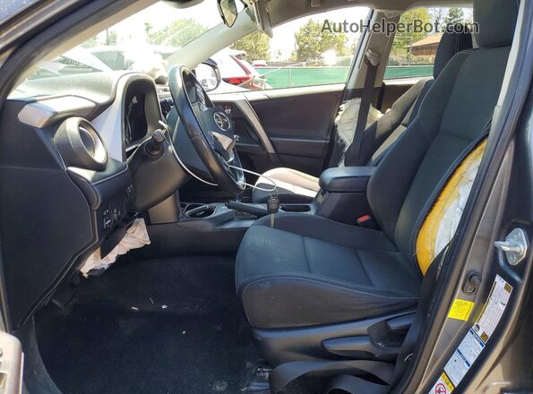 JTMRFREV7HD215393 2017 TOYOTA RAV4 Серый Вид салона спереди