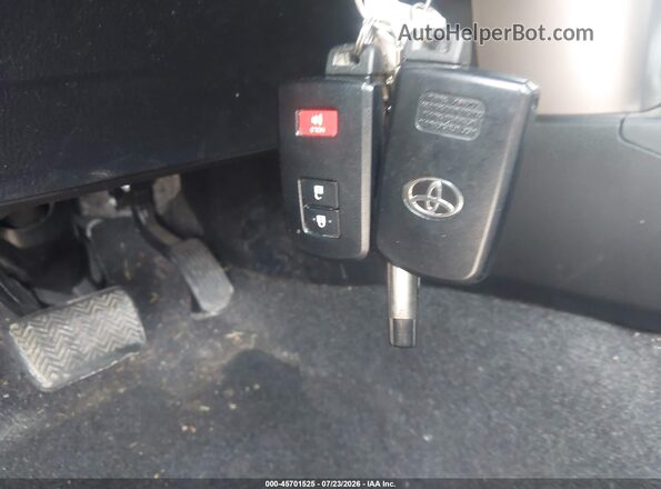 JTMRFREVXHJ175019 2017 TOYOTA RAV4 Red Вид панелі приладів