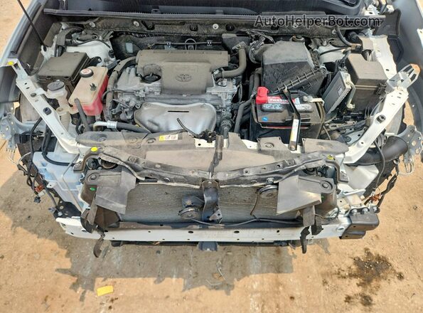 JTMRFREVXJJ234236 2018 TOYOTA RAV4 White Սալոնի հետևի տեսք