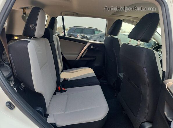JTMRFREVXJJ234236 2018 TOYOTA RAV4 White Հետևի նստատեղերի տեսք