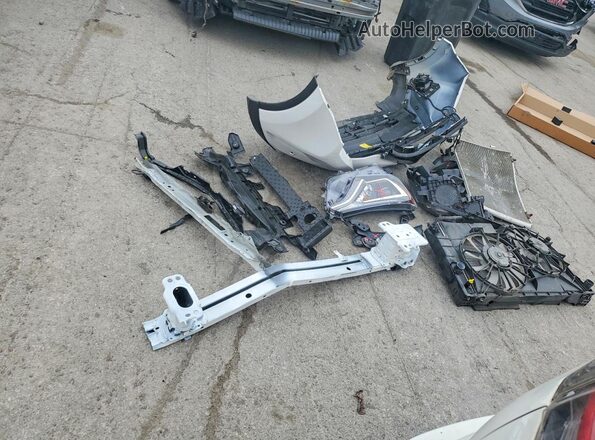 JTMRFREVXJJ736518 2018 TOYOTA RAV4 White Вид наклейки з VIN-кодом