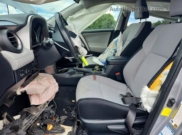 JTMRJREV2JD193596 2018 TOYOTA RAV4 Silver Front interior view