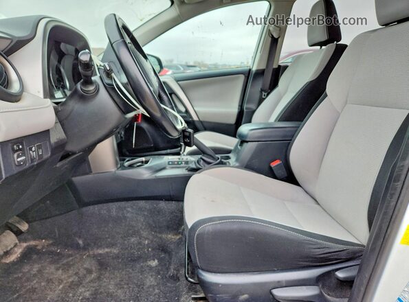 JTMRJREV3HD094473 2017 TOYOTA RAV4 White Front interior view