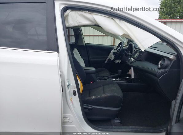 JTMRJREV4GD015441 2016 TOYOTA RAV4 HYBRID White Front interior view