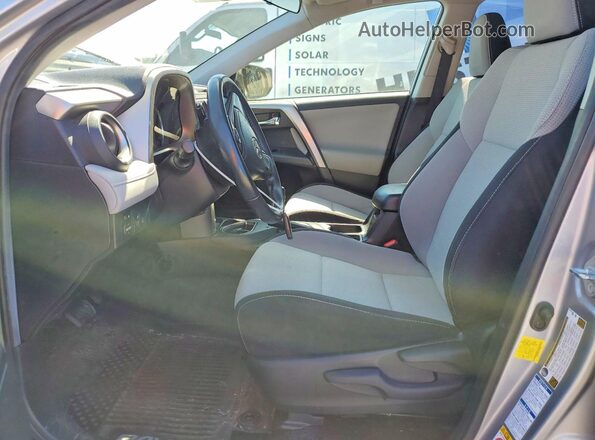 JTMRJREV7HD120539 2017 TOYOTA RAV4 Silver Widok wnętrza z przodu