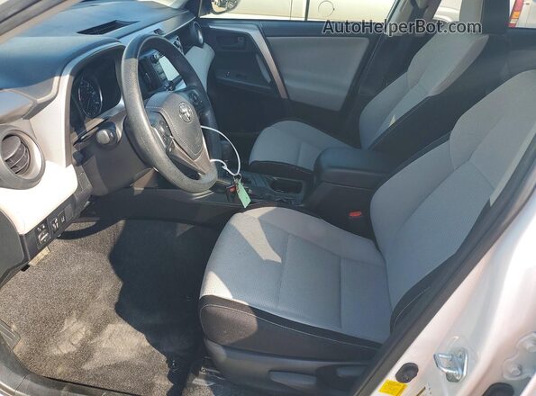JTMRJREV8JD238766 2018 TOYOTA RAV4 White Front interior view