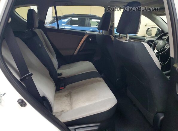 JTMRJREV9GD058768 2016 TOYOTA RAV4 Белый Вид задней части салона