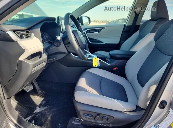 JTMRWRFV6ND564751 2022 TOYOTA RAV4 Серебряный Вид салона спереди