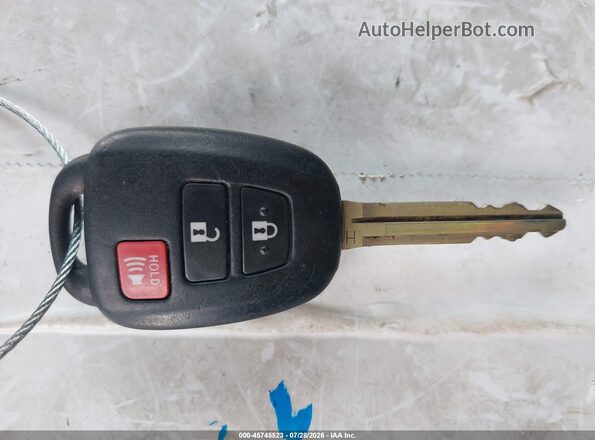 JTMWFREV0HD095052 2017 TOYOTA RAV4 Light Blue Widok deski rozdzielczej