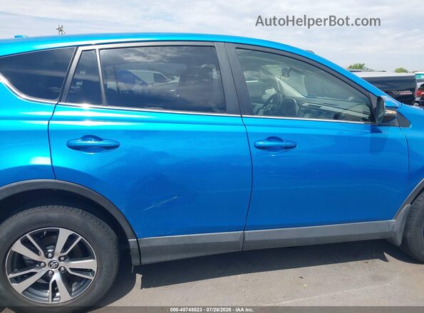 JTMWFREV0HD095052 2017 TOYOTA RAV4 Light Blue Widok wnętrza z tyłu