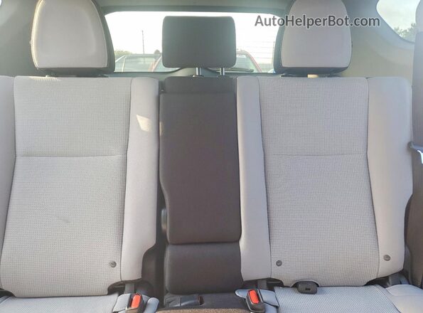 JTMWFREV0JD130436 2018 TOYOTA RAV4 Серебряный Вид задних сидений