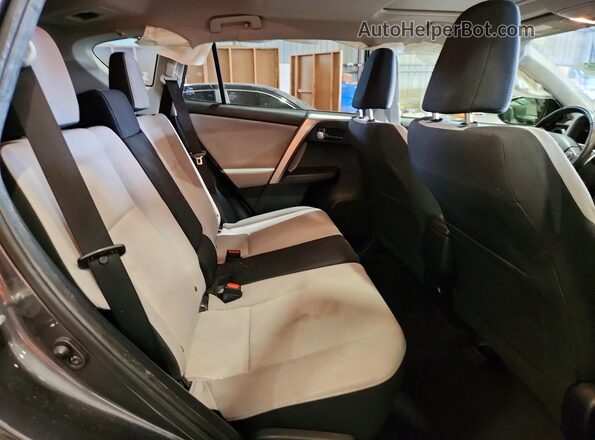 JTMWFREV1HJ140162 2017 TOYOTA RAV4 Gray Widok wnętrza z tyłu