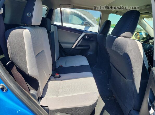 JTMWFREV1HJ147242 2017 TOYOTA RAV4 Blue Հետևի նստատեղերի տեսք