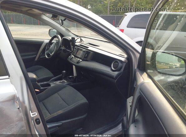JTMWFREV2JJ195886 2018 TOYOTA RAV4 Silver Вид салону спереду