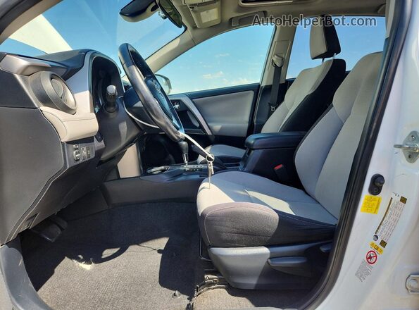 JTMWFREV3HD093974 2017 TOYOTA RAV4 White Widok wnętrza z przodu