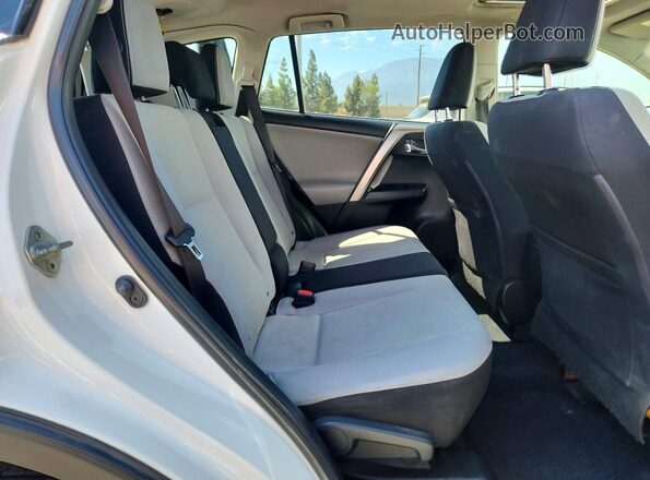 JTMWFREV3HD093974 2017 TOYOTA RAV4 White Widok wnętrza z tyłu