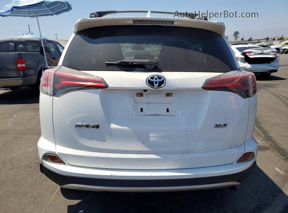 JTMWFREV3HJ121306 2017 TOYOTA RAV4 White Widok z tyłu