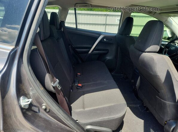 JTMWFREV4HJ711479 2017 TOYOTA RAV4 Gray Вид задньої частини салону