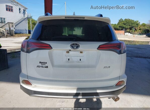 JTMWFREV4JJ182766 2018 TOYOTA RAV4 White 
